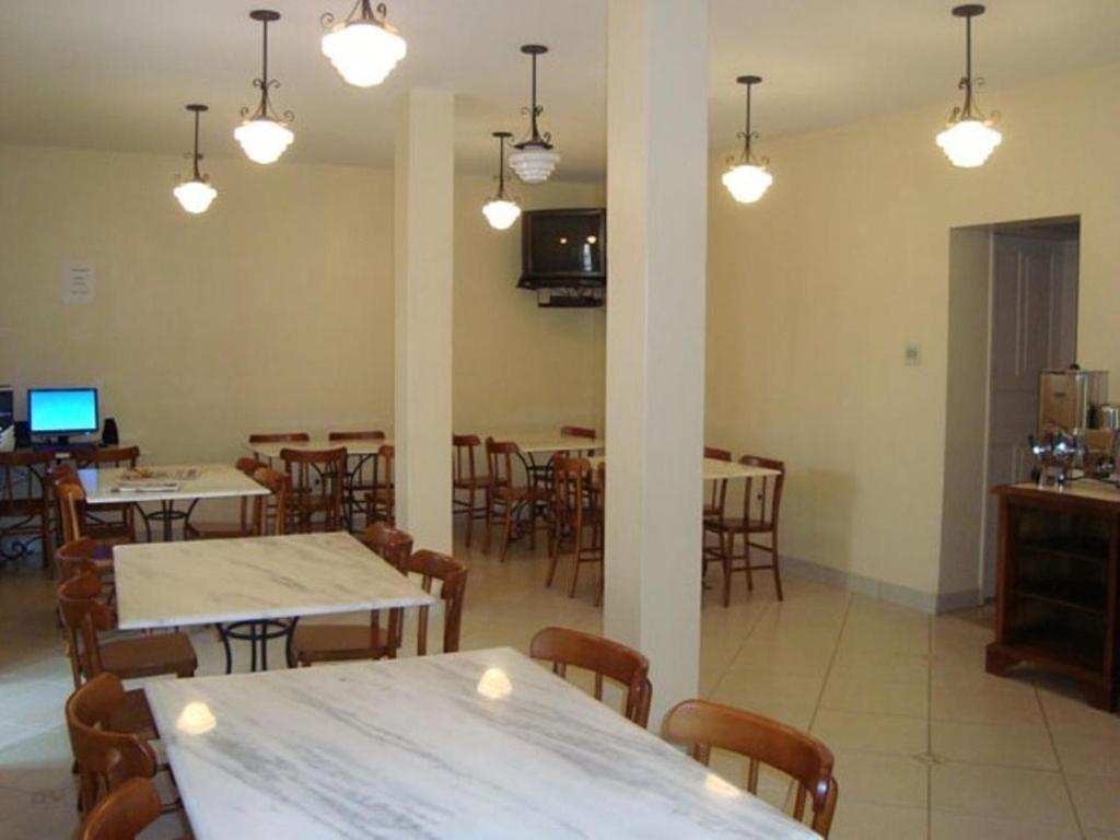 Hotel Faisca Мариана Екстериор снимка